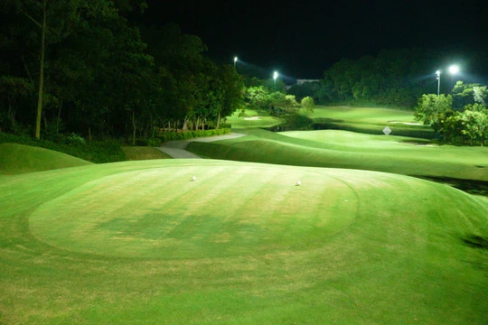 chiếu sáng sân golf